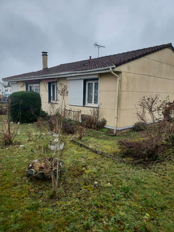 Maison à SAINT-PRYVE-SAINT-MESMIN