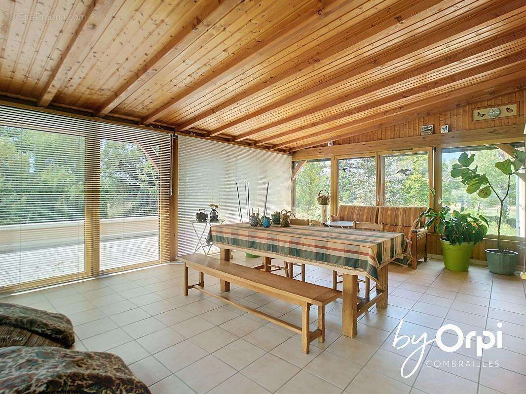 Maison à DURDAT-LAREQUILLE