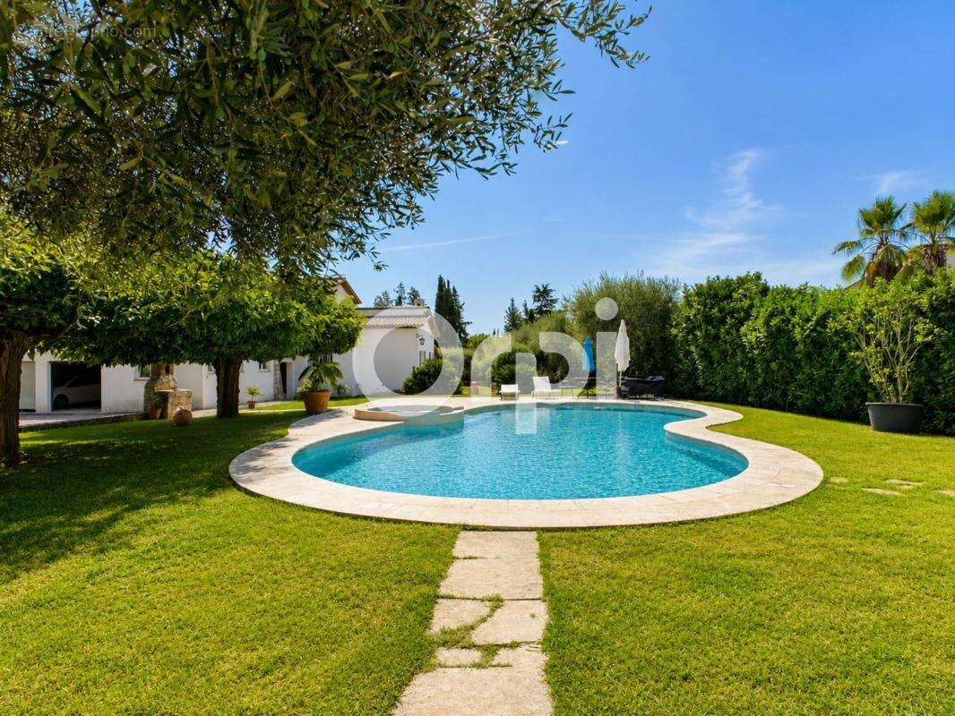 Double garage - hyper calme - grand terrain plat - piscine - pool house - photo 6