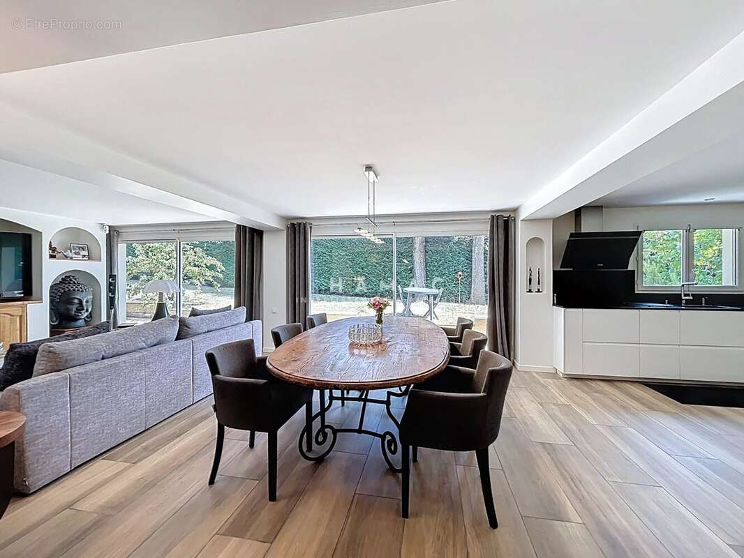 Maison à LA TOUR-DE-SALVAGNY