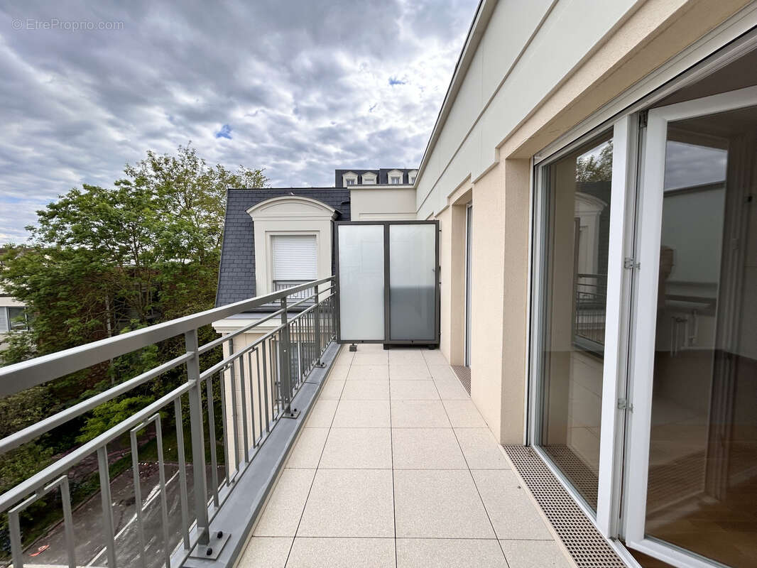 Appartement à SARTROUVILLE