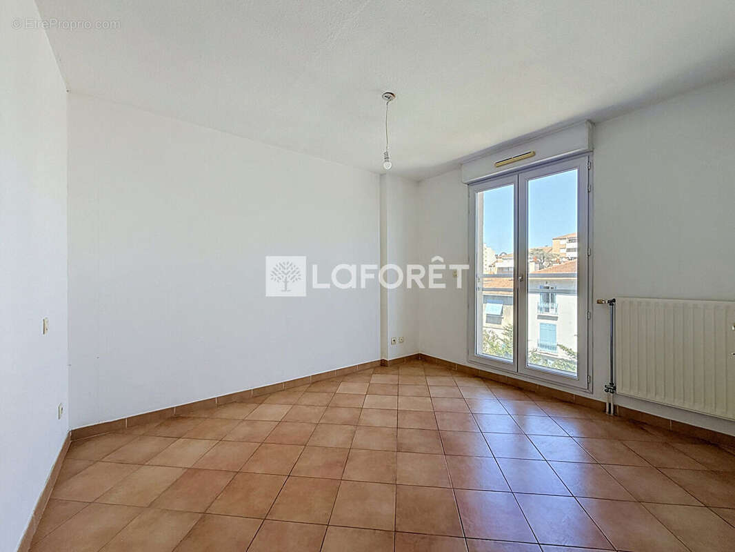 Appartement à MARSEILLE-5E