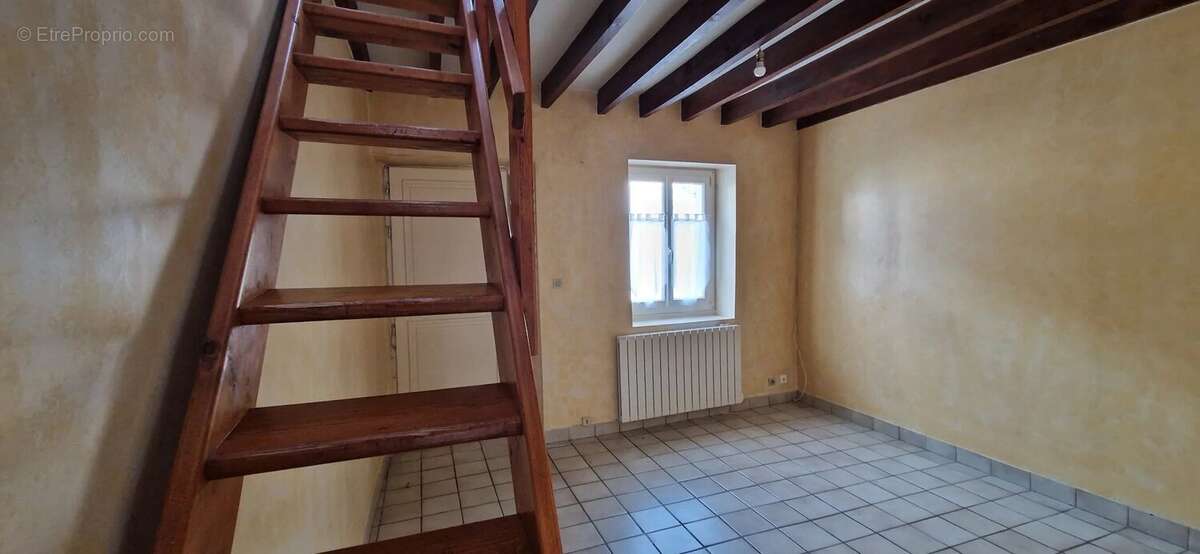 Appartement à VENEUX-LES-SABLONS