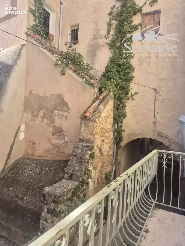 Cotignac maison de village r+4 avec balcon - photo 7