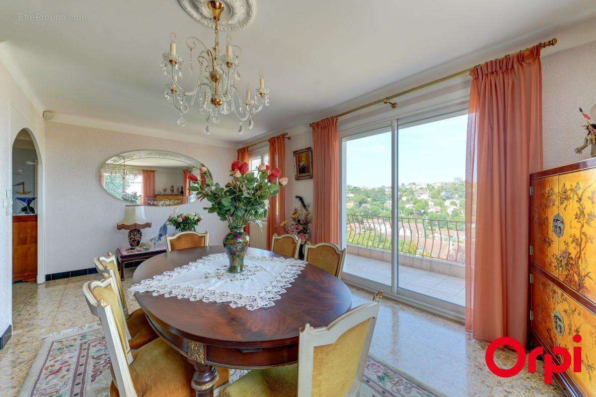 Maison familiale de 158 m² avec une belle vue dégagée - photo 7