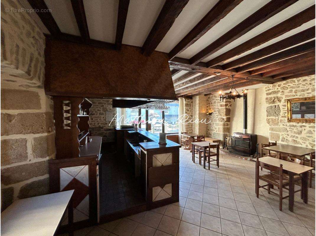 Commerce à SAINT-ETIENNE-DE-FURSAC