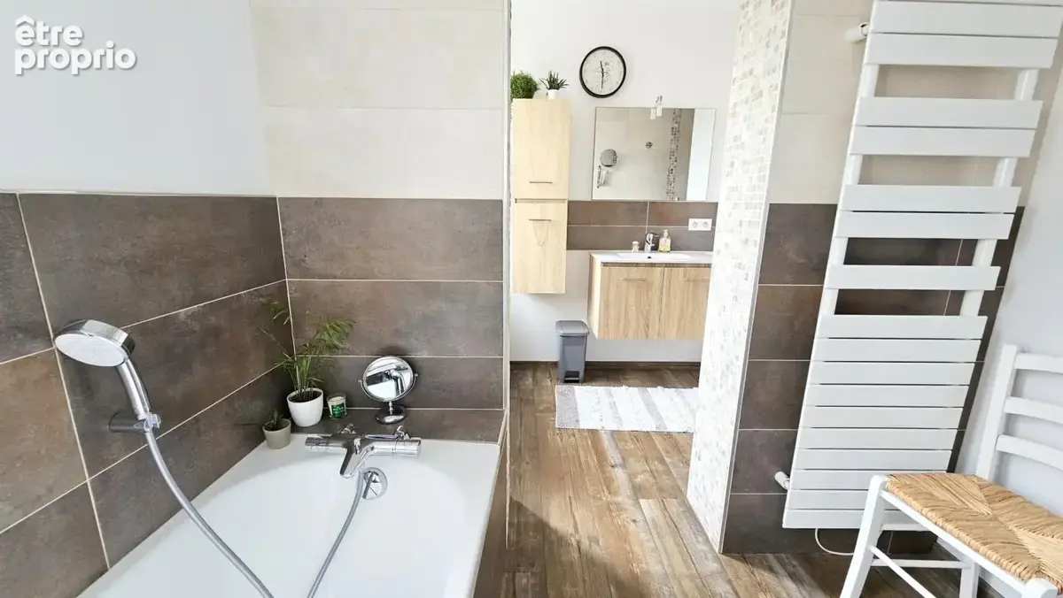 Votre future maison à Vezins : rénovée avec revenus locatif - photo 6