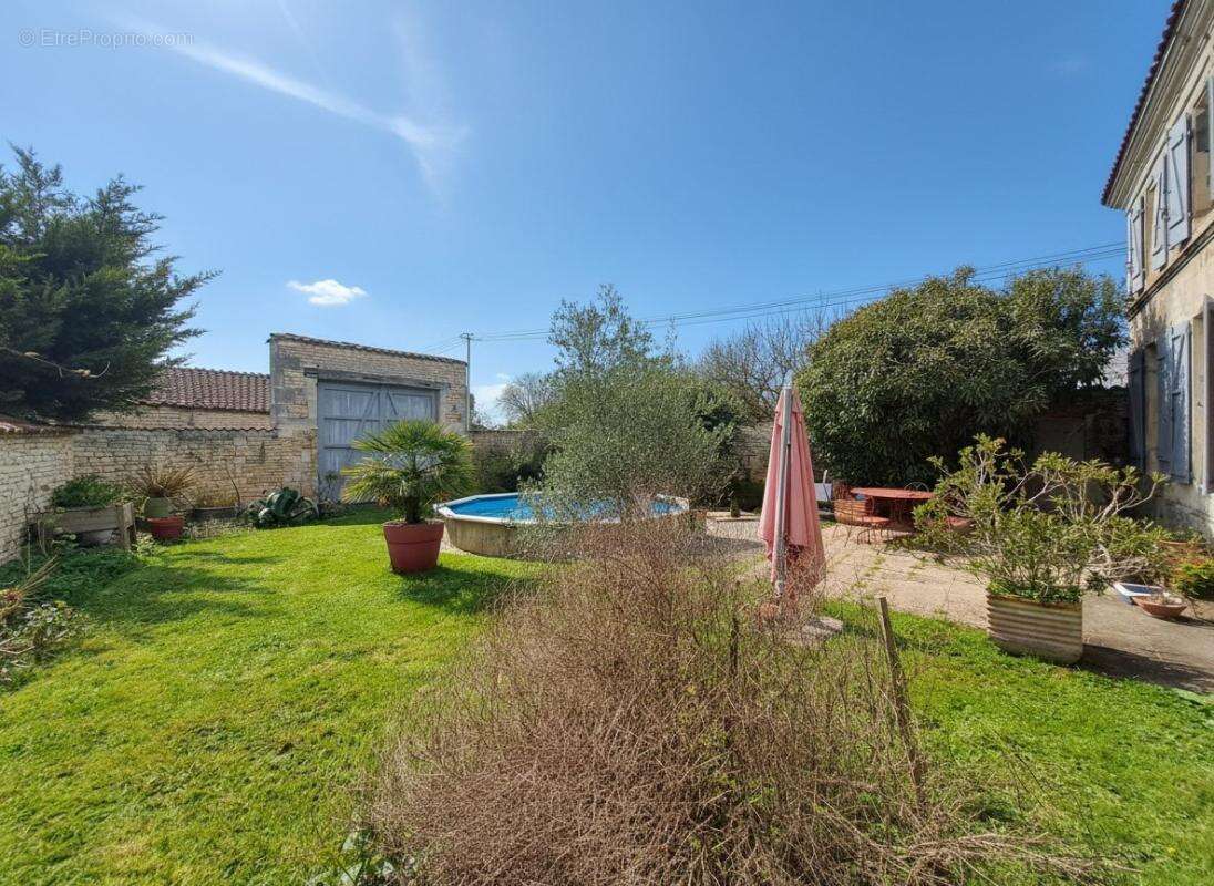 Maison en pierre à rafraichir - 2 chambres - jardin - photo 23