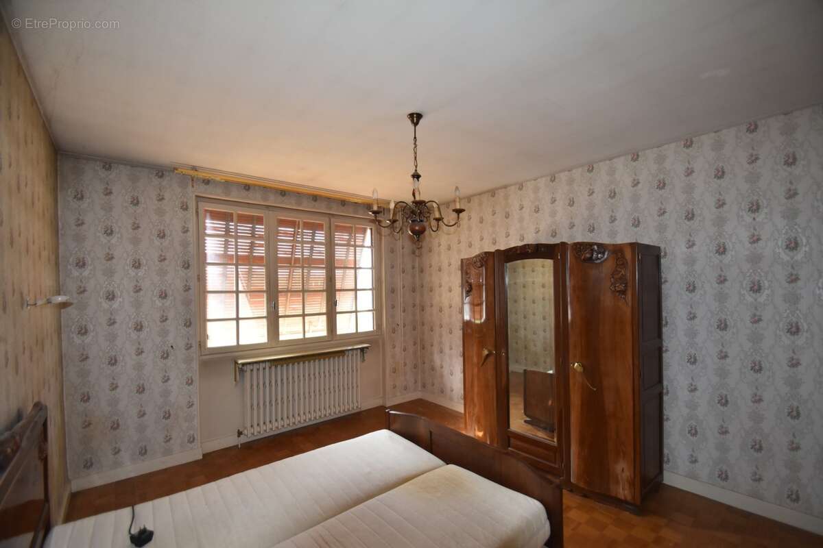 LA CLAYETTE - maison 156m² - avec entrepôt de 210m² sur terrain 3930m² - photo 9