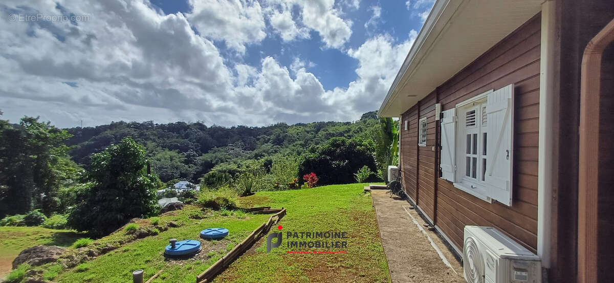 Maison t4 de 95 m2 sur terrain de 1000 m2 avec piscine et vue degagée sur petit bourg - photo 12