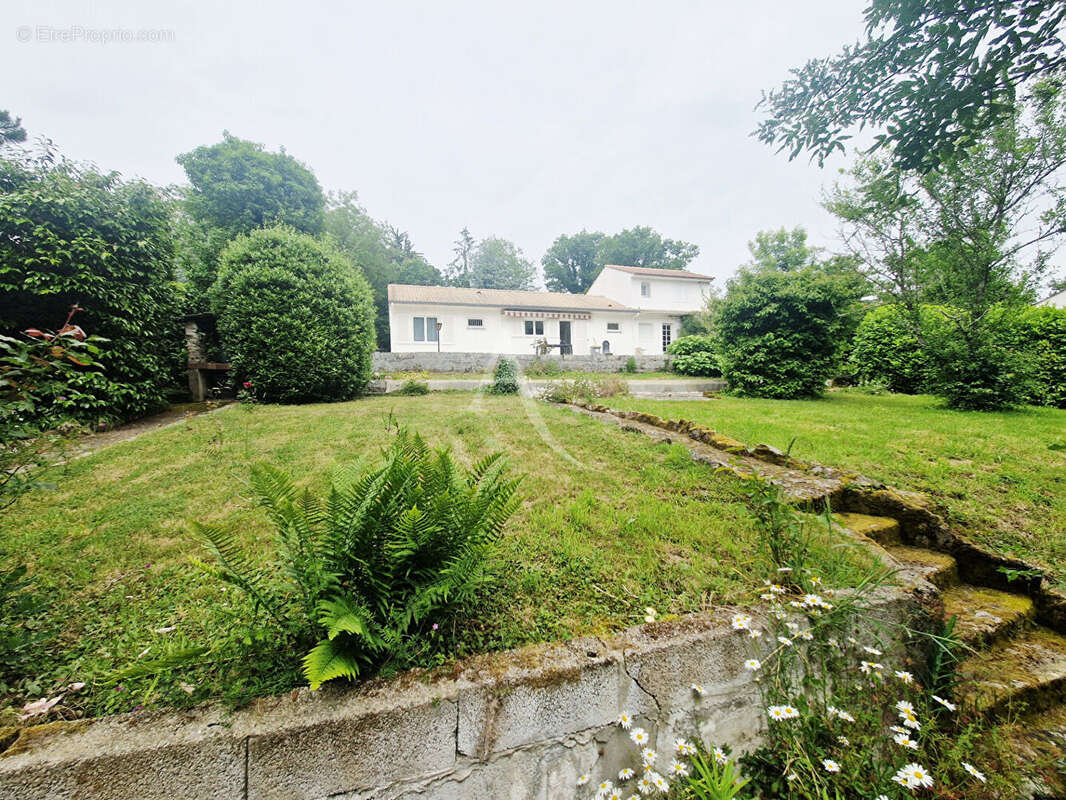 Maison à LANDEVIEILLE