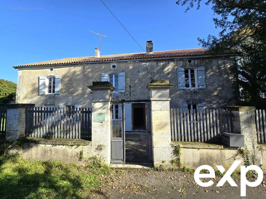 Maison à VILLETOUREIX