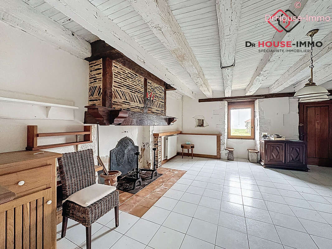 Maison à SAINT-SAUD-LACOUSSIERE