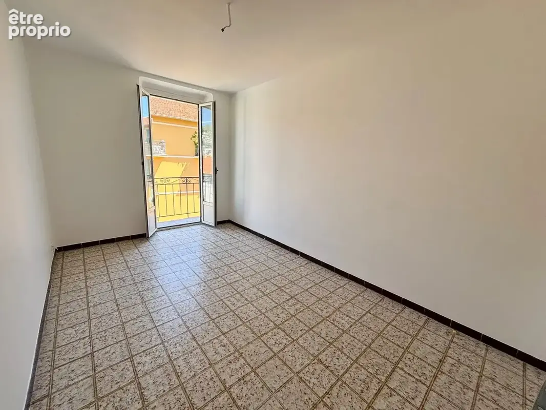 NICE CENTRE/LE PORT : F3 de 55.51m2 à rénover en Dernier étage - photo 3