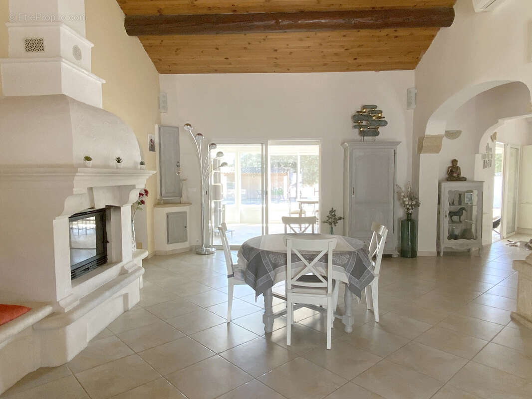 Villa de plain pied sur beau terrain arboré avec piscine, et studio indépendant. - photo 6