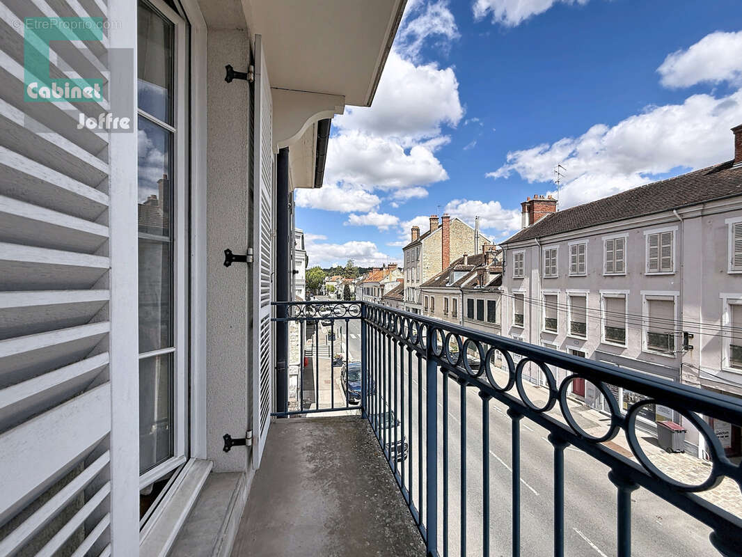 Appartement 3 pièces - 67,45 m2 - Ascenseur / Balcon / Garage - photo 7
