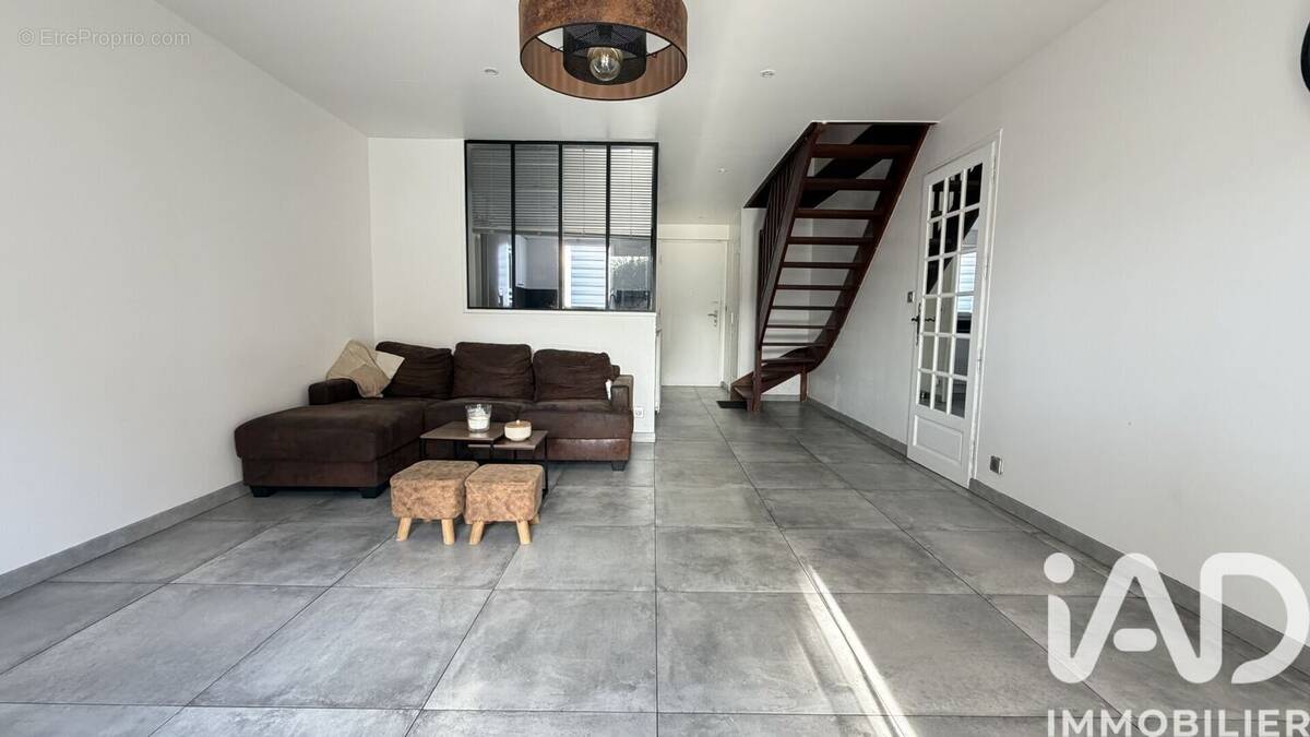 Photo 1 - Maison à VERT-SAINT-DENIS