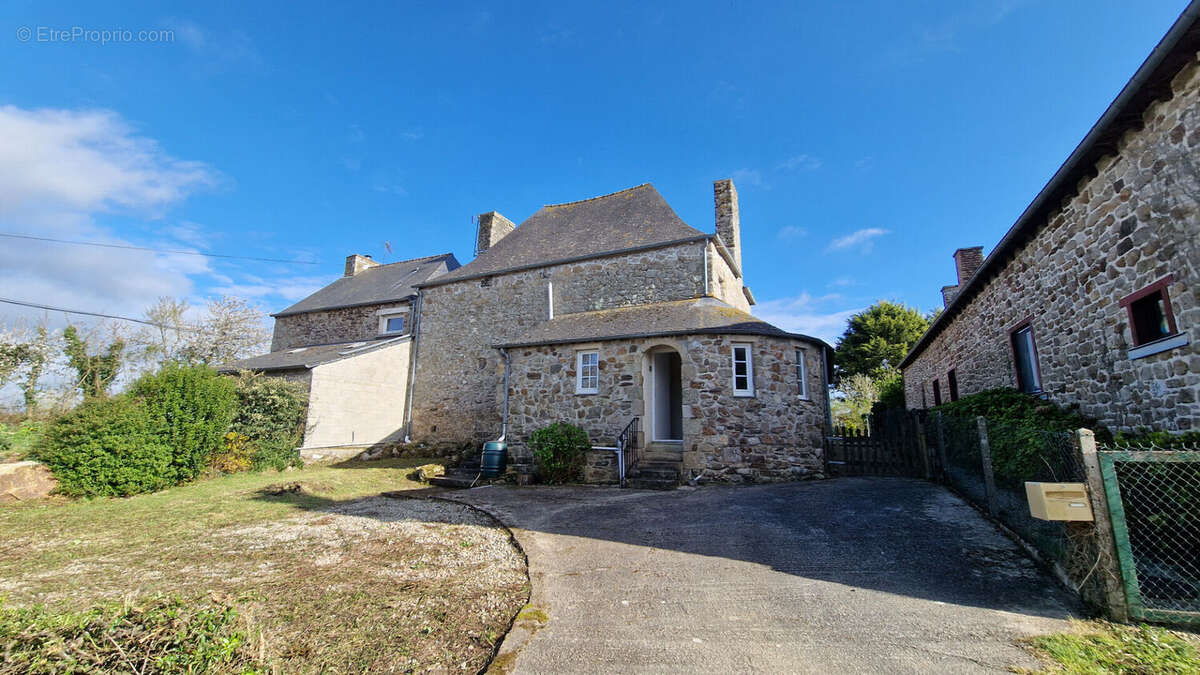 Maison à JUGON-LES-LACS