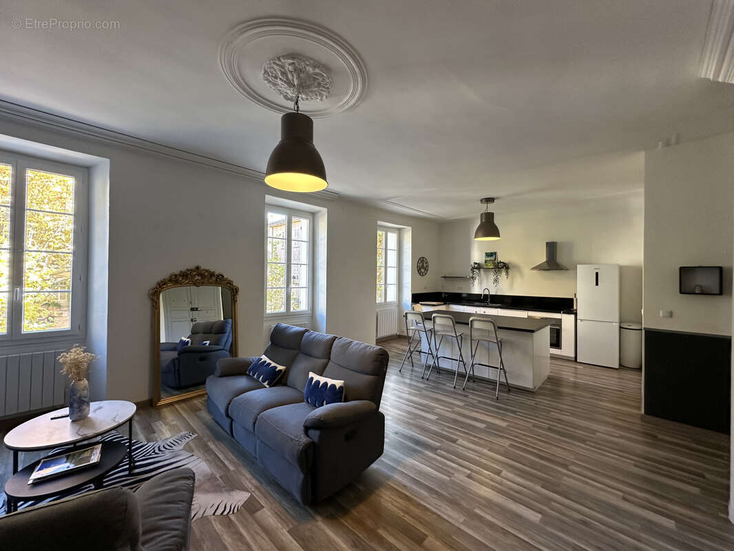 Appartement à COLLOBRIERES