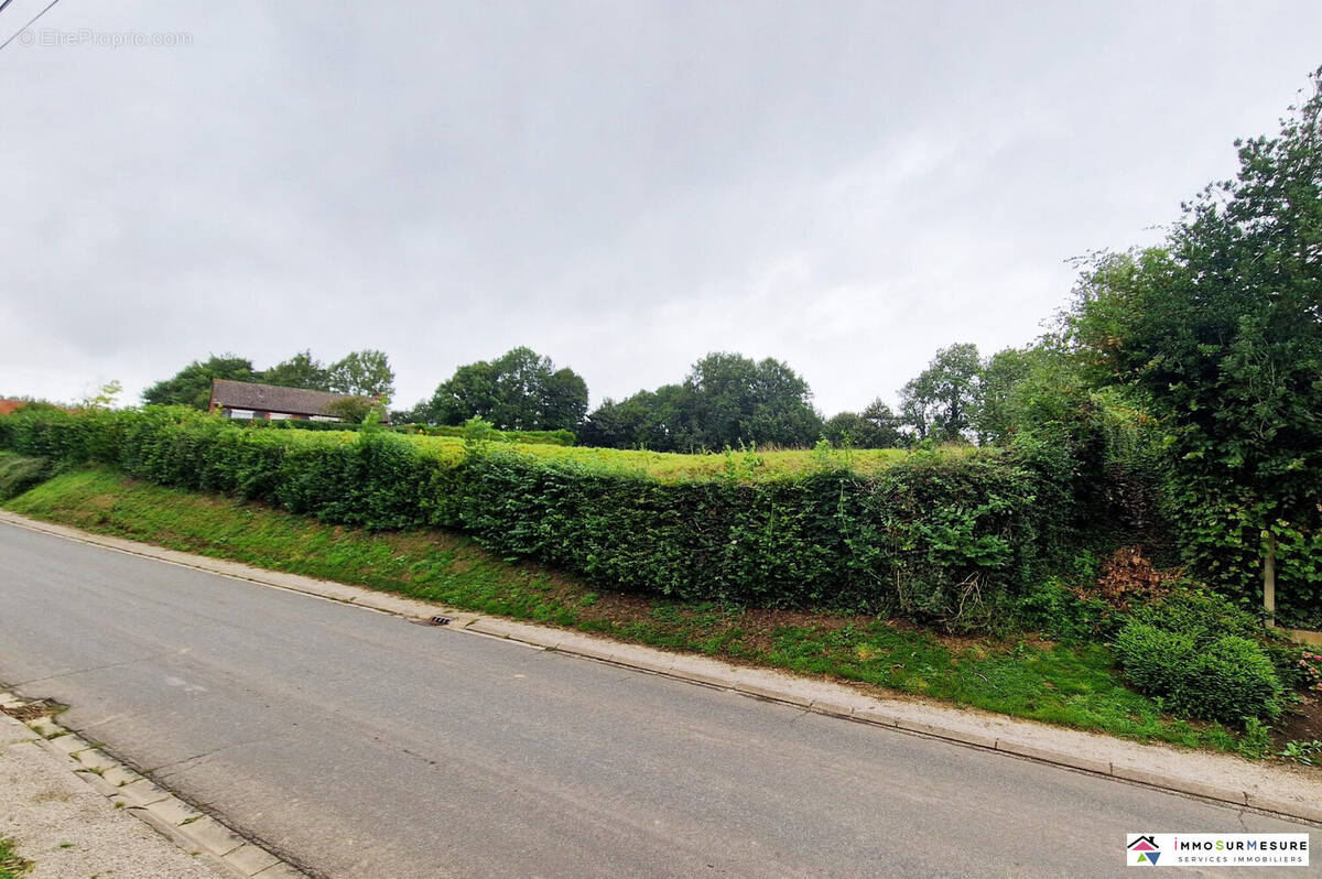 Terrain à AZINCOURT