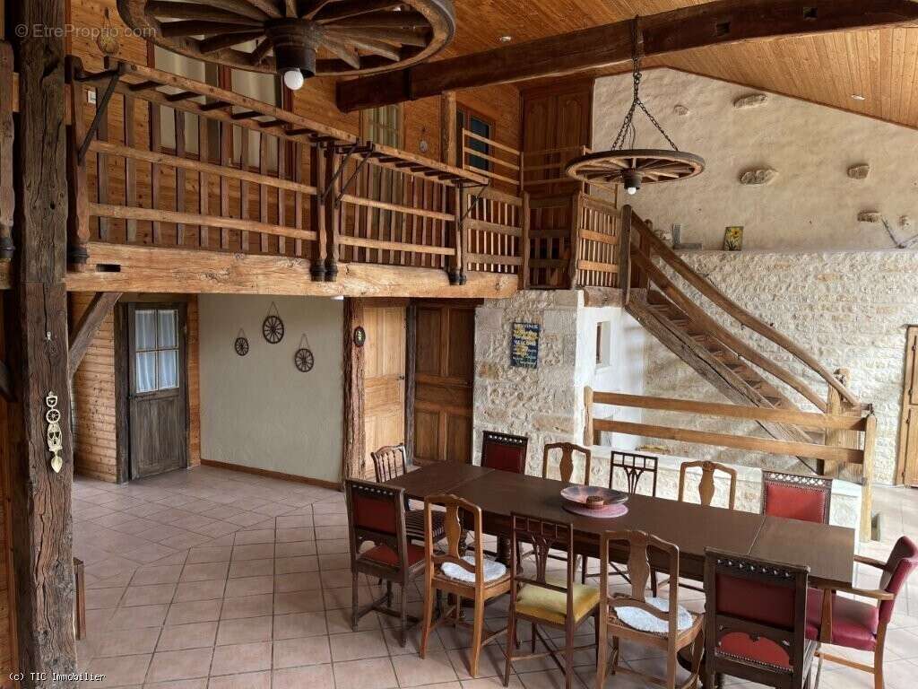 Maison à CHEF-BOUTONNE