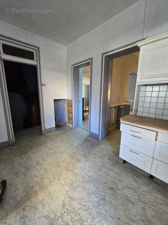 Maison familiale à rénover - 250 m² habitables Grand garage - photo 15