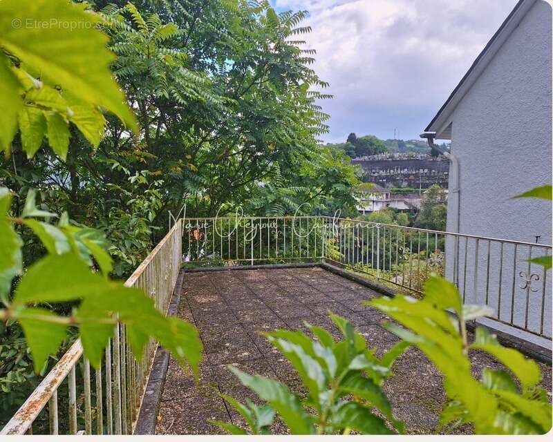  Maison familiale - Terrasse et vue dominante à deux pas du centre-ville– TULLE (19) - photo 3