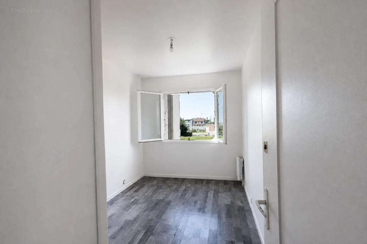 Grand T3 traversant, lumineux, avec balcon filant - 58,29 m2 - photo 7