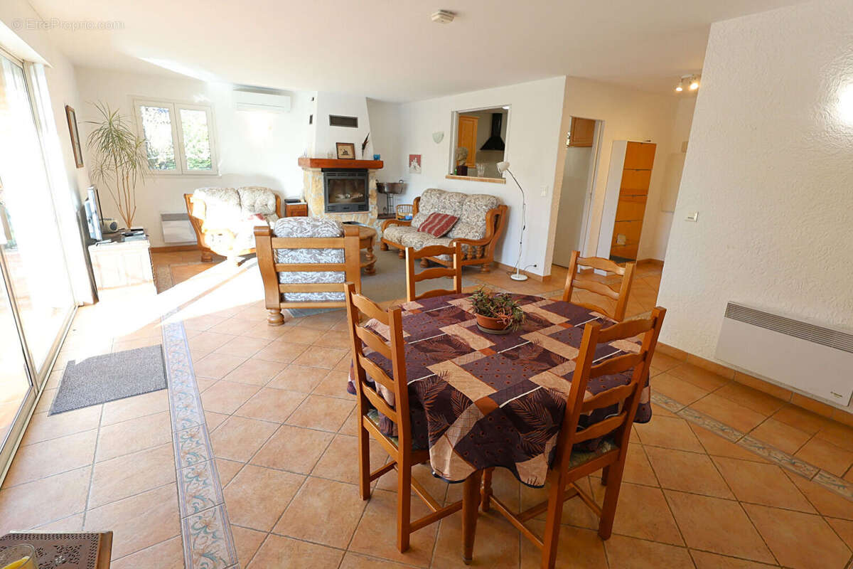 Maison à SAINT-CEZAIRE-SUR-SIAGNE