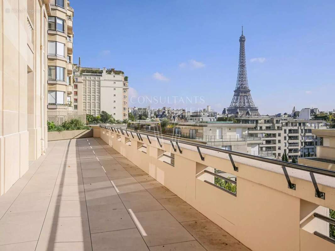 Appartement à PARIS-16E