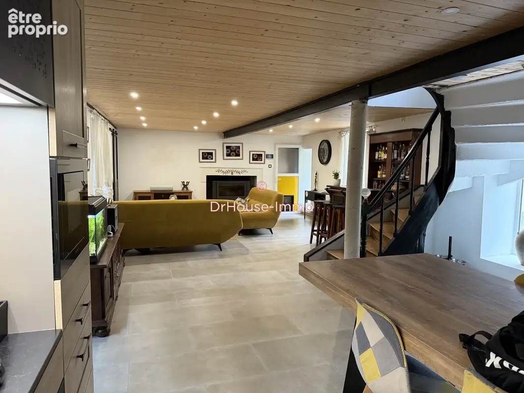 Maison 8 pièces 265 m² à vendre à Le Rochereau (86170) - photo 2