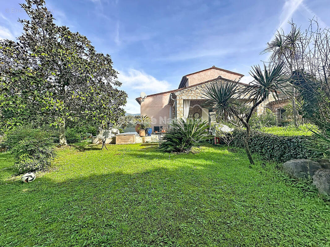 Maison à AURIBEAU-SUR-SIAGNE