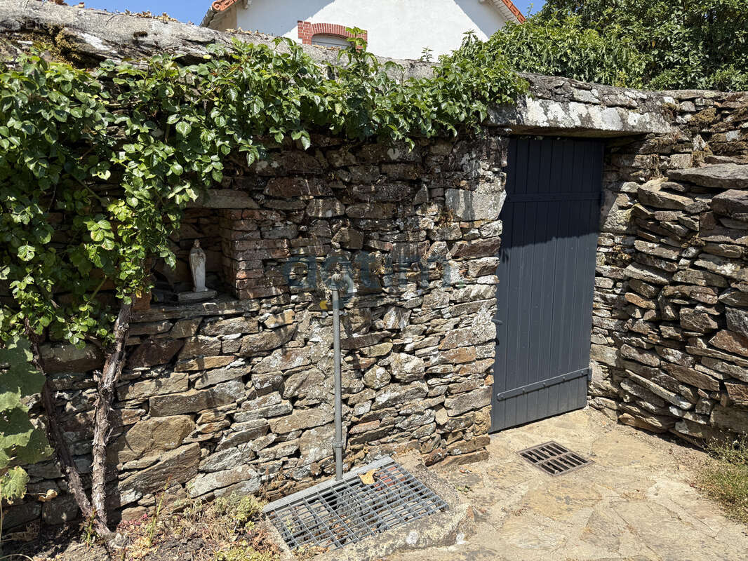 MONTAIGU, Centre, en lotissement: Maison de plain pied, 93m2 habitables, 2 chambres, garage, terrain clos - photo 5