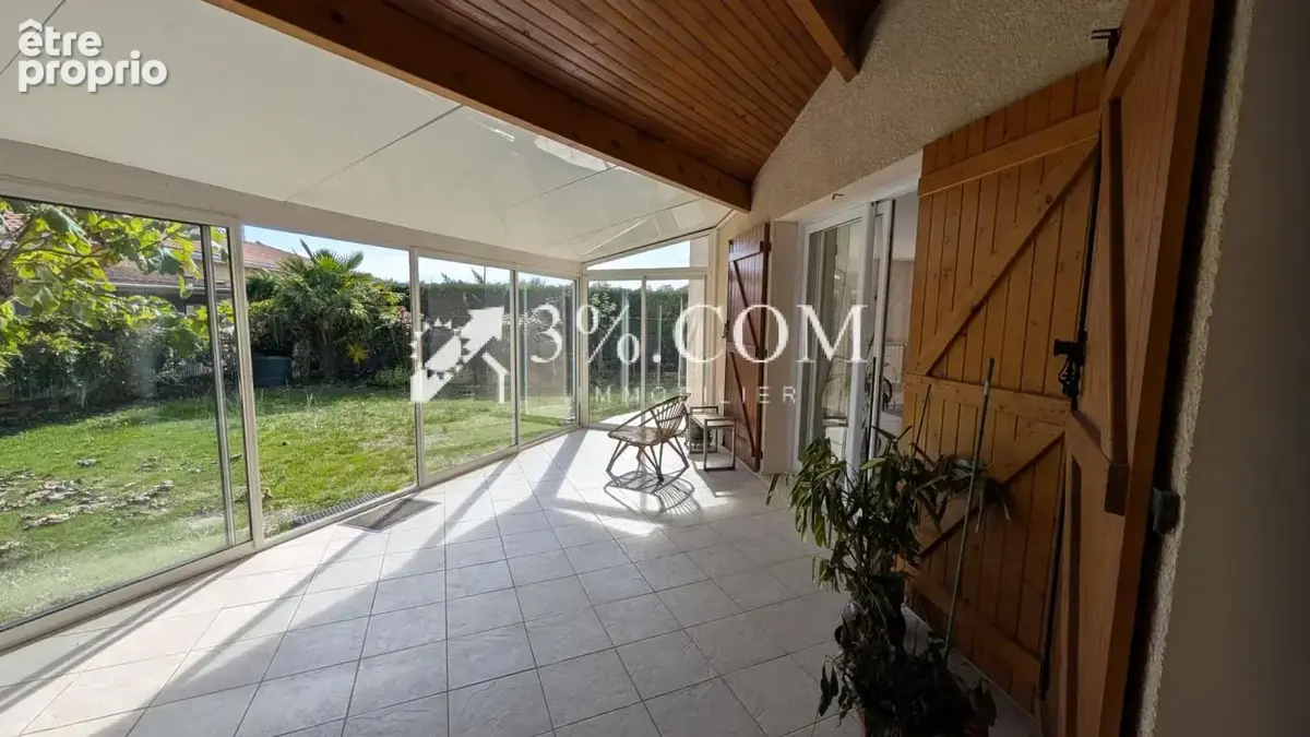 Maison de plain-pied avec 4 chambres, véranda et double gara - photo 6