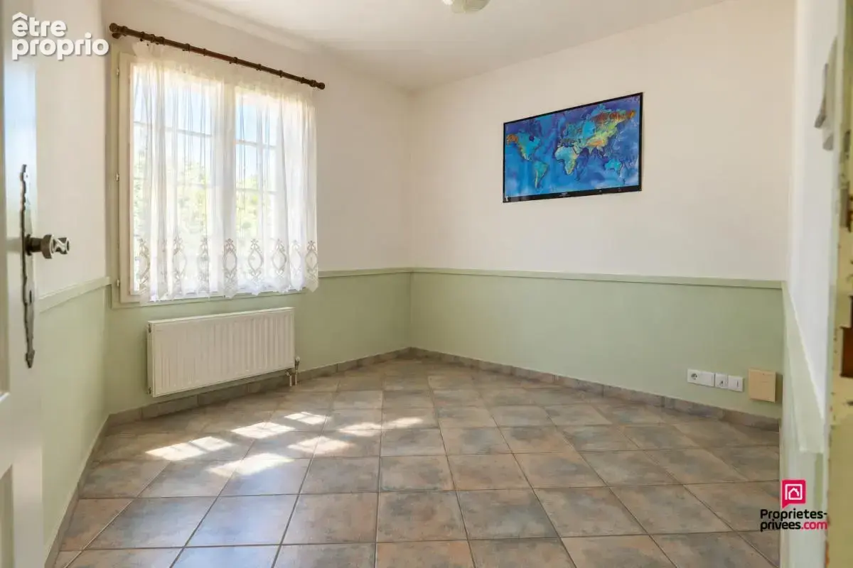 SOLAIZE - Maison de caractère avec sous-sol et terrain piscinable - photo 8