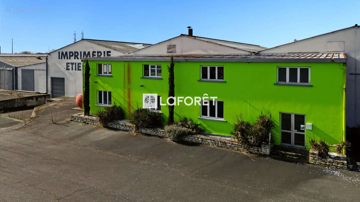 Commerce à DOUE-LA-FONTAINE