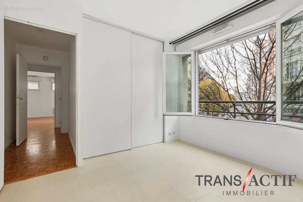 Appartement à COURBEVOIE