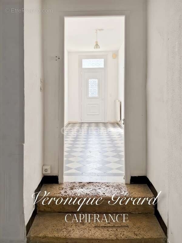 Maison à PETIT-PALAIS-ET-CORNEMPS