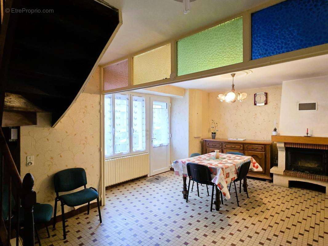 Maison à SAINTE-GEMMES-LE-ROBERT