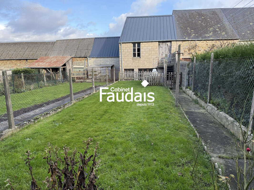 Appartement à LANDELLES-ET-COUPIGNY