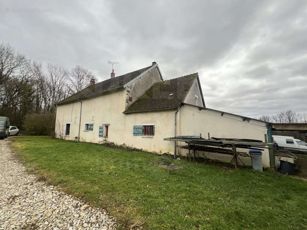 Maison à SAINT-AMAND-EN-PUISAYE