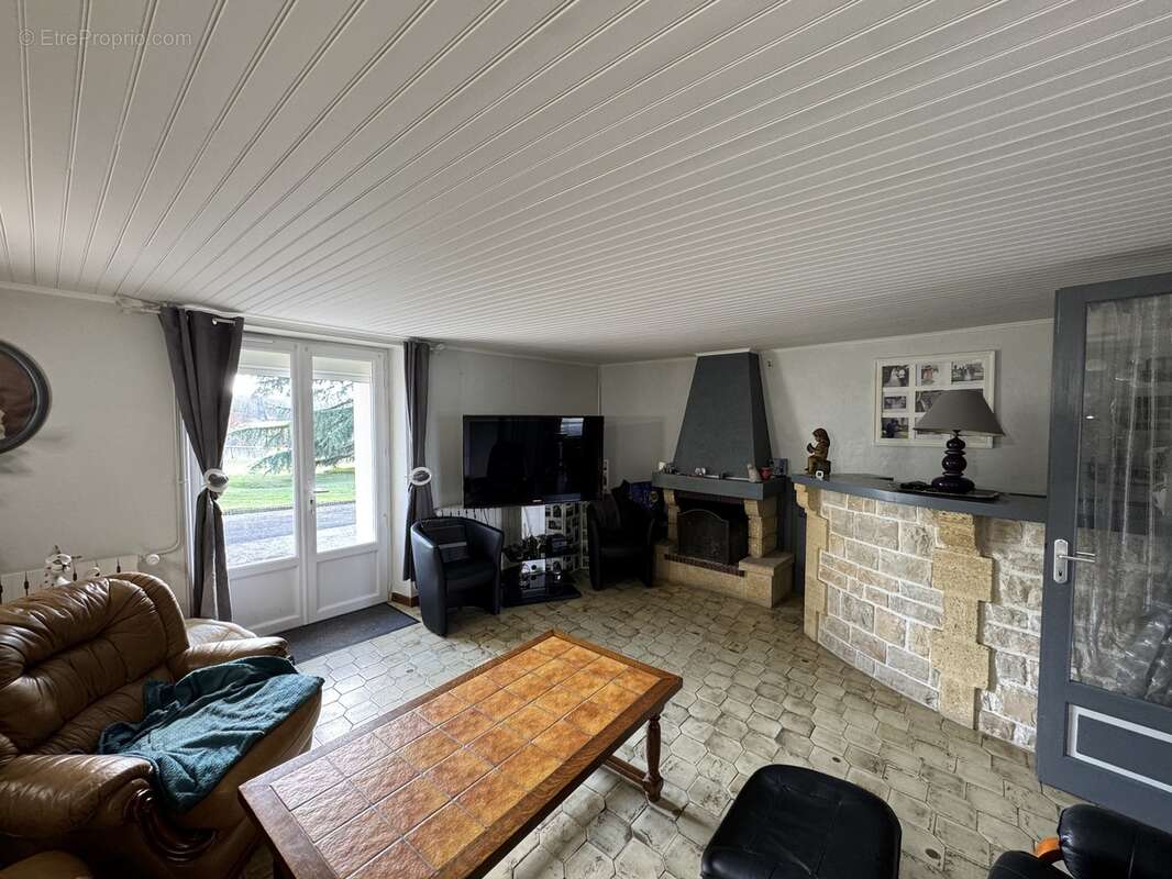 Maison 8 pièces 208 m² à vendre à Oriolles (16480) - photo 98