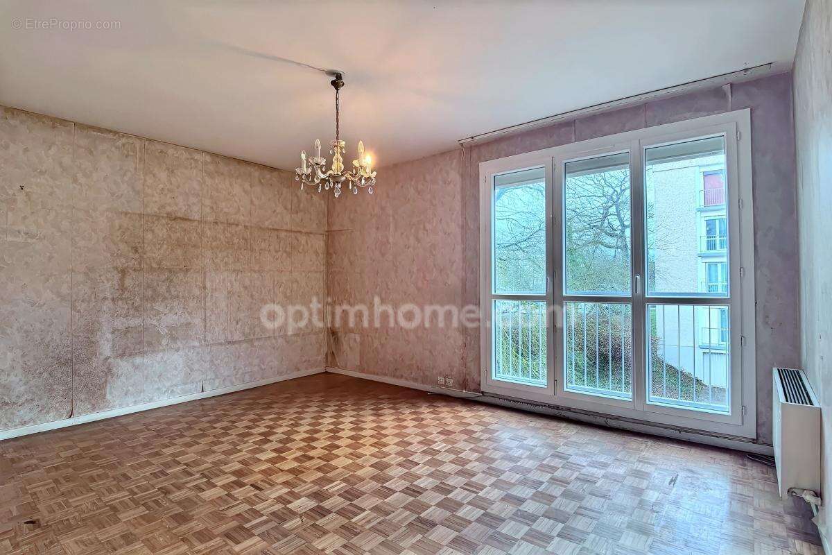 Appartement T3/T4 75 m2, DPE D, métro et marché Ste-Thérèse à 5 minutes - photo 3