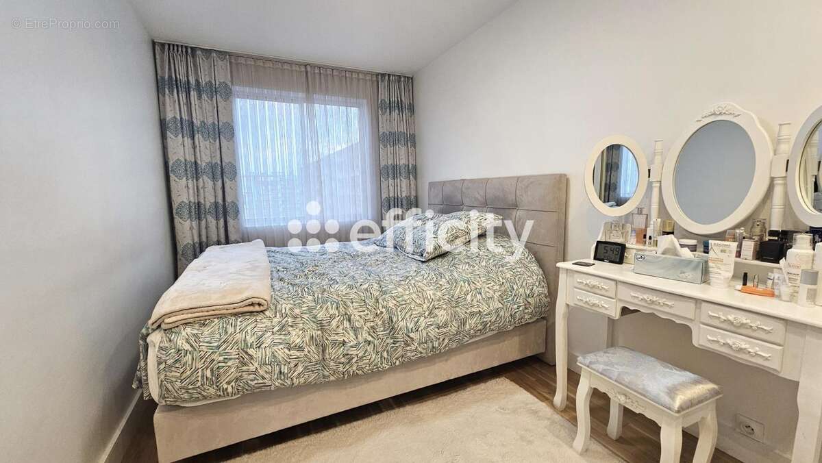 Appartement à FRESNES