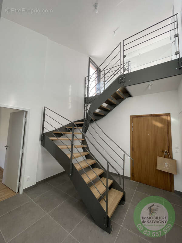 Appartement à LA TOUR-DE-SALVAGNY