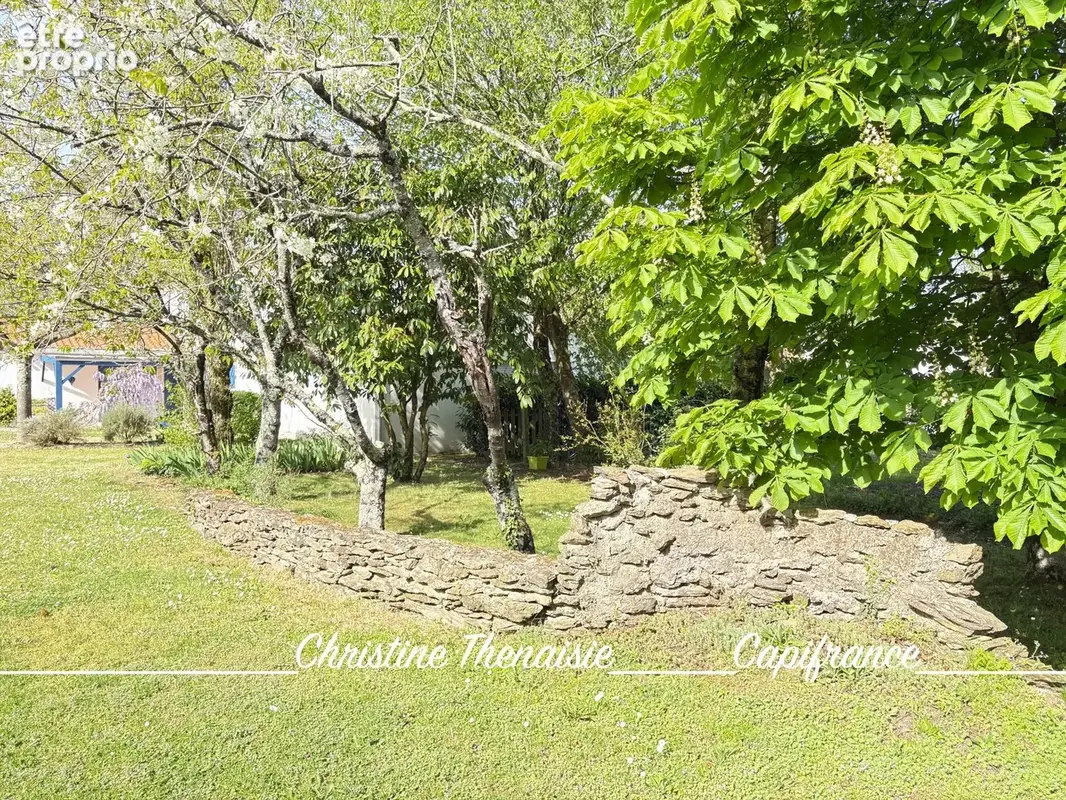Maison à vendre sur un terrain de 2000 m2 - 4 chambres - Bureau - 3 salles d'eau - 3 wc - Dépendance de 110 m2 et garages LA GAR - photo 26