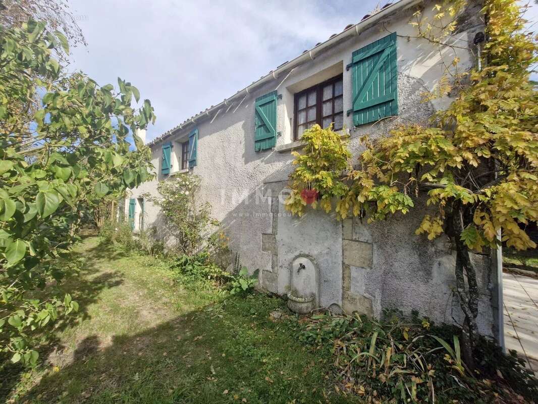 Maison à CROIX-CHAPEAU