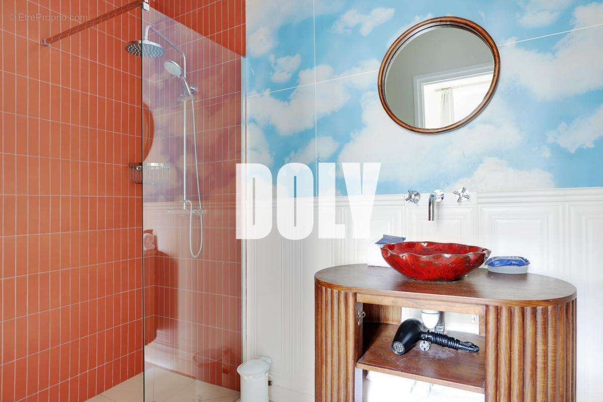 Appartement à PARIS-1E