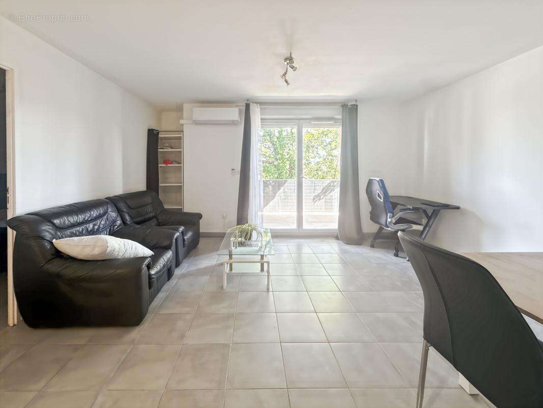 FONTENILLE agréable T2 avec terrasse + 2 parkings - photo 4