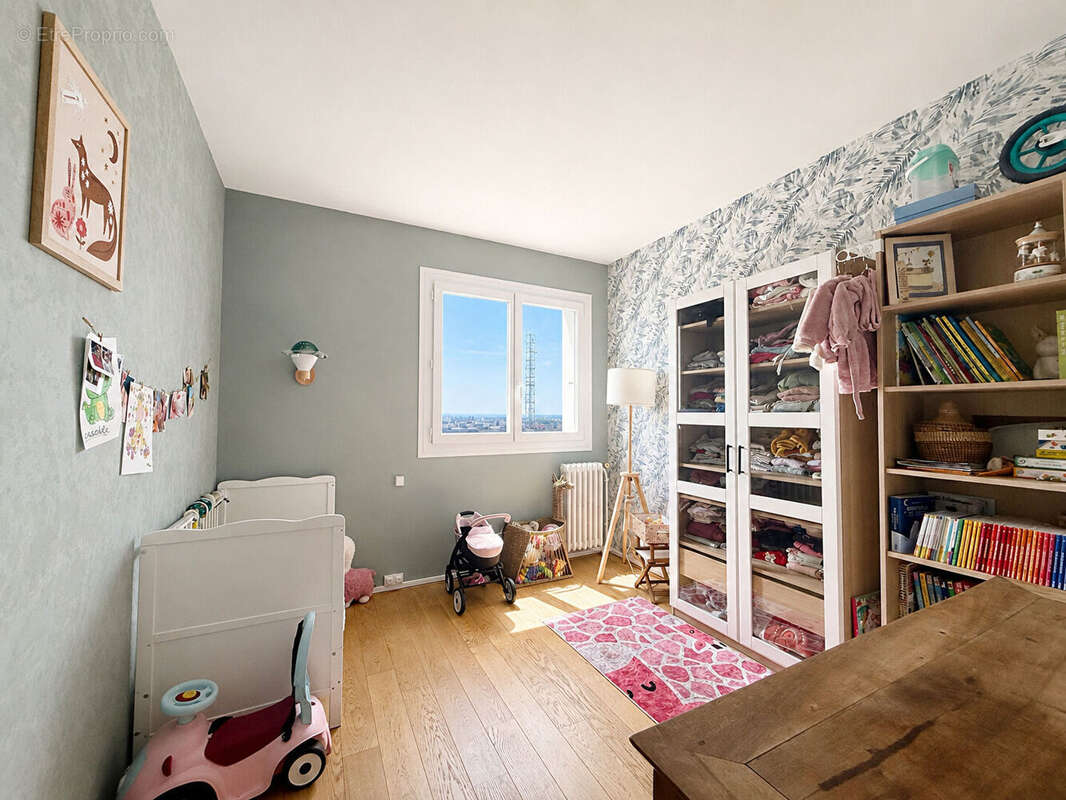 TOURS - Appartement de type 3 de 66.80 m² avec cave et parking - photo 5